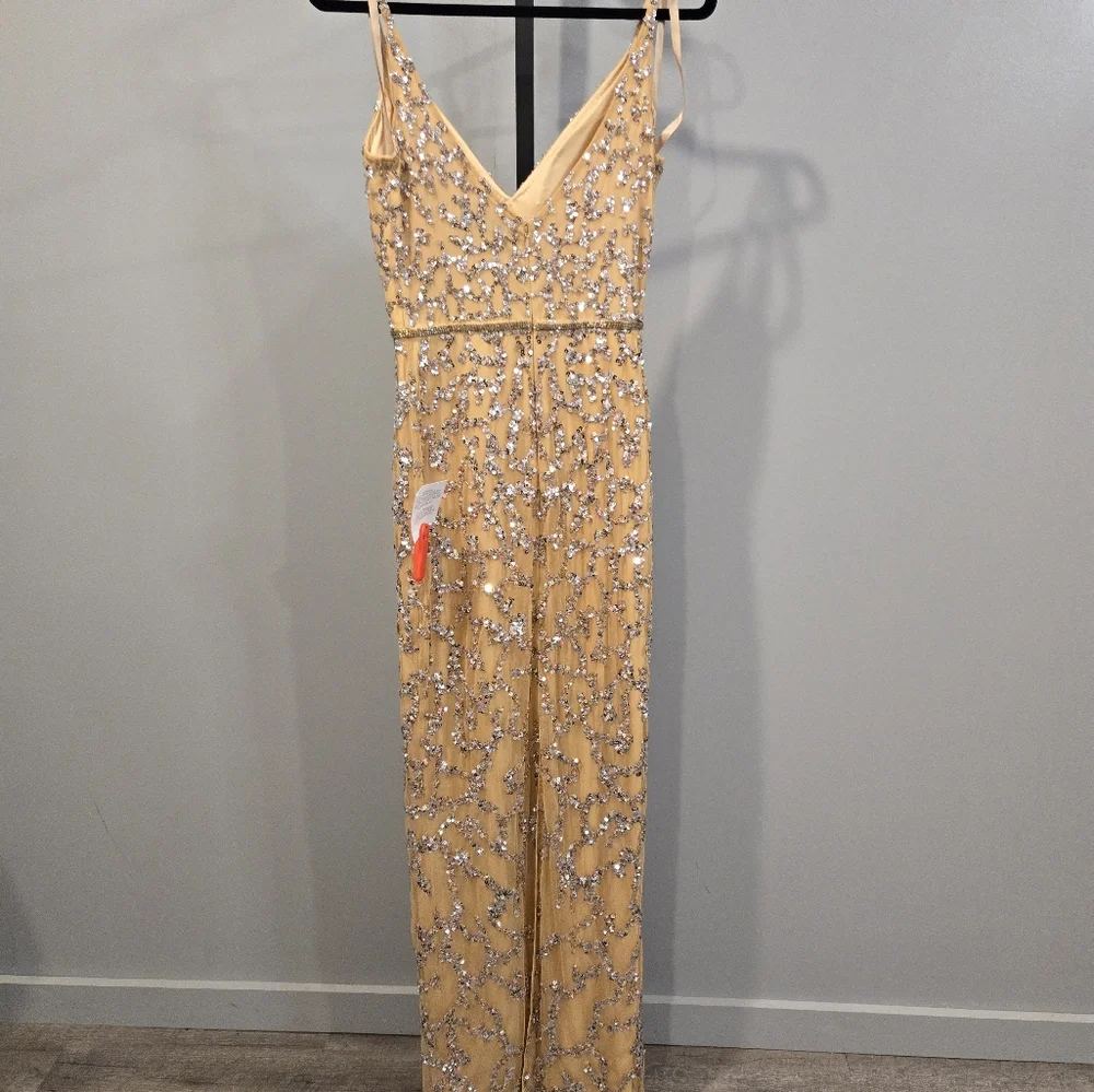 NEW‎ Mac Duggal SLEEVELESS V-NECK BEADED COLUMN GOWN NUDE 5481